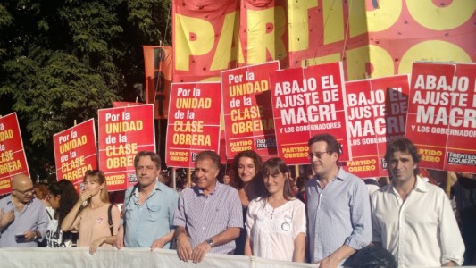 Pitrola criticó el "ajuste" del Gobierno y el acto "encapsulado" de la CGT