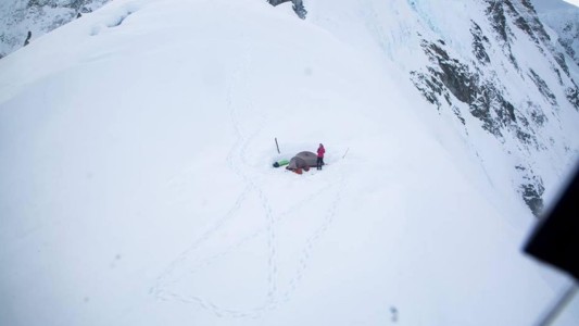 Una argentina quedó atrapada en la montaña más alta de Canadá