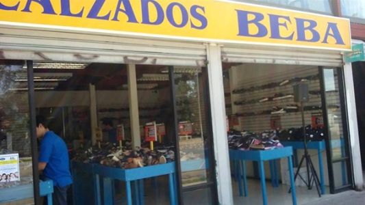 Robaron en un local y se llevaron centenares de zapatos del mismo pie