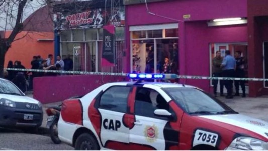 Asesinaron de 20 puñaladas a una mujer a media cuadra de una comisaría