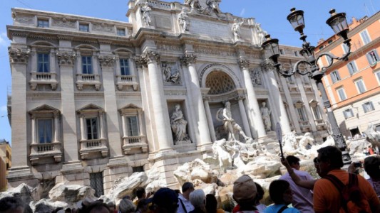Roma quiere impedir que los turistas se detengan ante la Fontana di Trevi