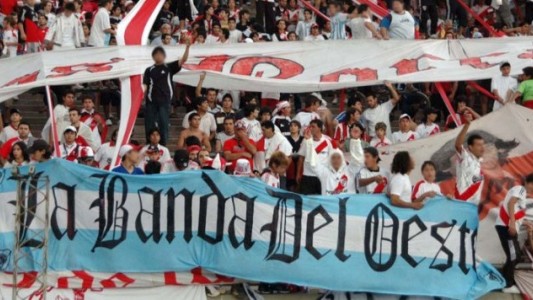 Prohíben el ingreso a los estadios a tres barras de River
