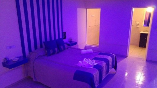 Albergue transitorio ofrece servicio de "corralito" para parejas que no pueden dejar en casa a sus bebés