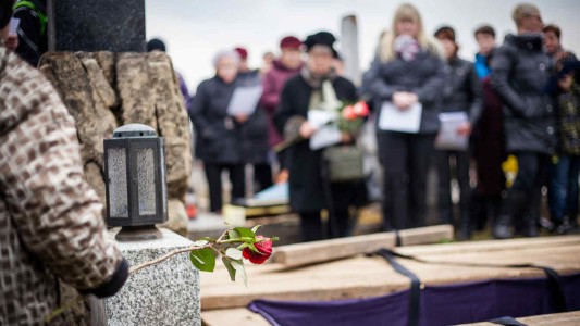 Organizó su fiesta de cumpleaños, ninguno de sus amigos asistió y murió esa misma noche