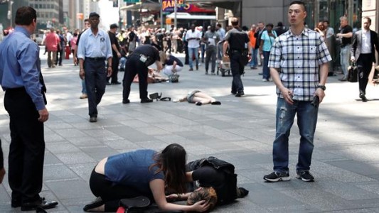 Auto atropelló a varias personas en Time Square: un muerto y 13 heridos