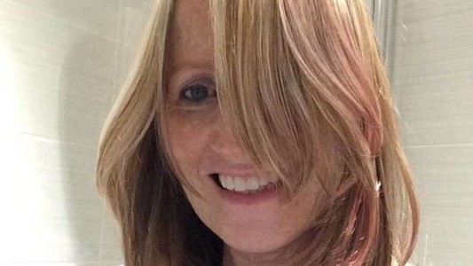 Tiene cáncer, le dieron dos años de vida y dejó a su esposo e hijos para recorrer el mundo