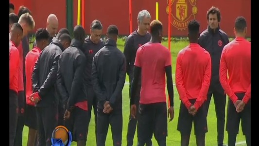 Minuto de silencio en el Manchester United