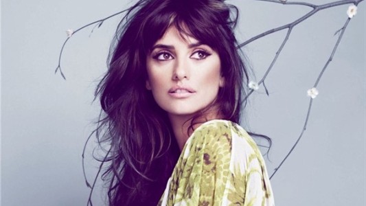 La increíble transformación de Penélope Cruz como Donatella Versace