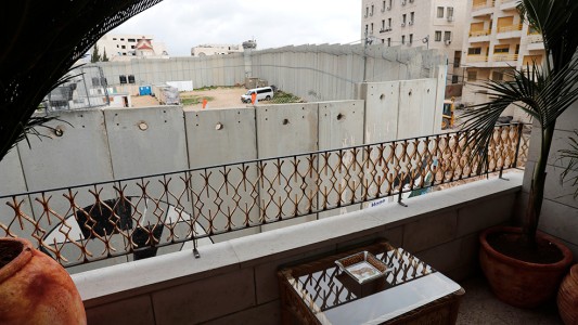 Al costado del muro: una visita al hotel con la peor vista del mundo