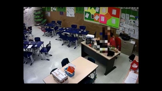 Video captó a un profesor dándole un beso en la boca a un nene de 10 años