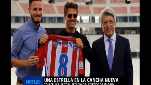 Tom Cruise visitó el nuevo estadio del Atlético de Madrid para promocionar 'La Momia'