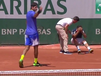 Del Potro ganó por abandono y consoló a Almagro que no pudo seguir