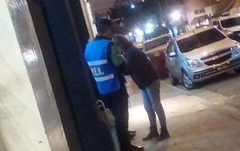 La vecina que protege a los policías de Concordia