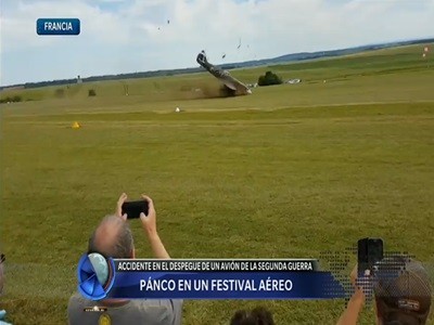 Espectacular accidente en un festival aéreo en Francia