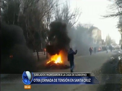 Jubilados santacruceños ocuparon la sede de la Casa de Gobierno