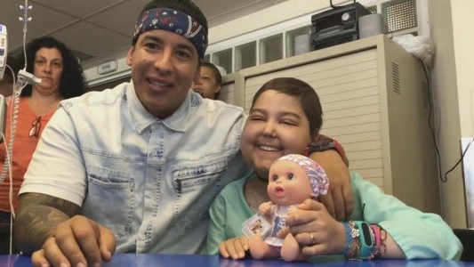 Conmovedor: Daddy Yankee cantó "Despacito" con Andrea, una nena enferma de cáncer