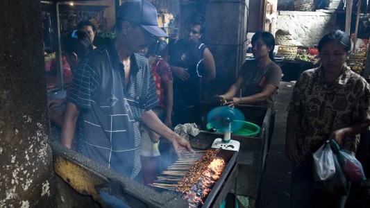 Miles de turistas en Bali podrían estar consumiendo carne de perro sin saberlo