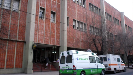 Un policía secuestró a una embarazada y disparó a otros autos para llegar más rápido al hospital