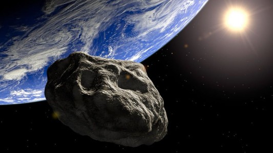 Un gran asteroide pasará cerca de la Tierra en las próximas horas ¿podría ser peligroso?