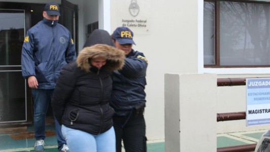 Rescatan a 16 esclavas sexuales encerradas en una whiskería de Caleta Olivia