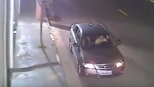 Video escándalo: su novio le fue infiel y ella se vengó teniendo sexo con el jardinero en la calle