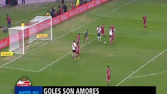 La despedida de Cavenaghi con los grandes ídolos de River en el Monumental