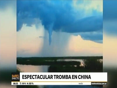 Espectacular tromba en el Mar de la China