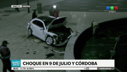 Cuatro heridos al chocar dos autos en la 9 de Julio