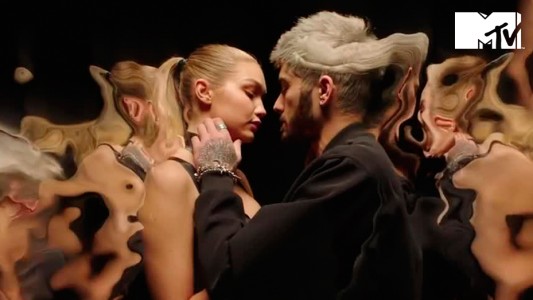 Los 10 mejores besos del mundo de la música