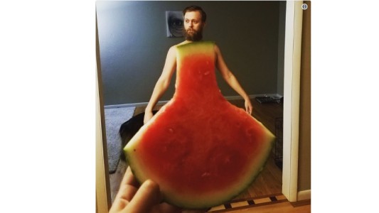 Esta es la moda de los vestidos de sandía que arrasa en las redes sociales