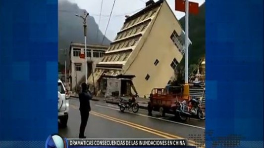 El agua "se tragó" un edificio entero