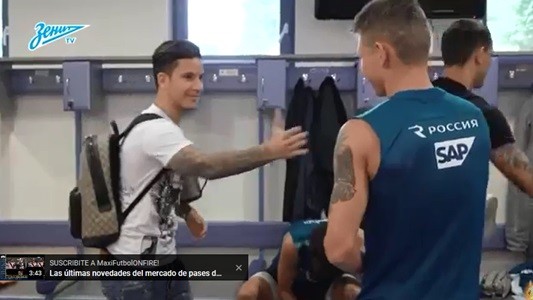 La llegada de Sebastián Driussi al vestuario del Zenit de San Petesburgo