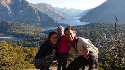 La aventura de una pareja con su pequeña hija que viaja de Ushuaia a Alaska haciendo dedo