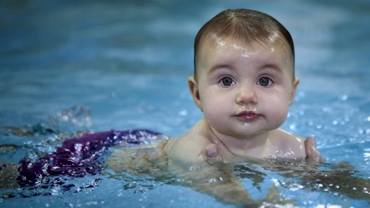 Atención padres: pediatras advierten que dos centímetros de agua son suficientes para que un bebe se ahogue