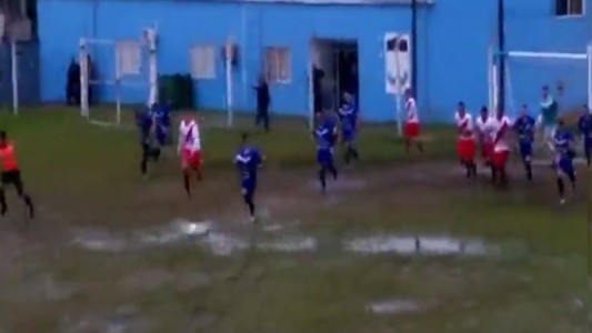 Video: tiqui tiqui y magia sobre el barro