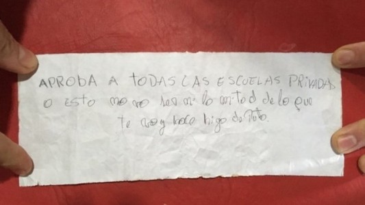 La Pampa: le tiraron dos bombas molotov a una profesora para que apruebe a los alumnos