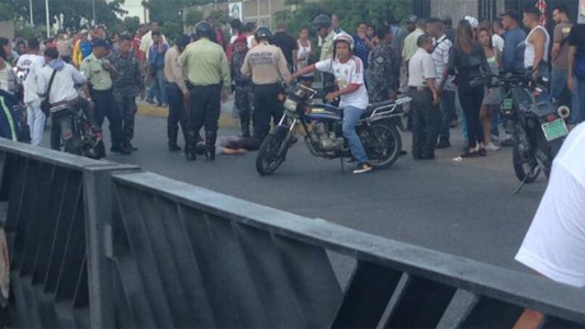 Venezuela: al menos un muerto y tres heridos durante la consulta popular