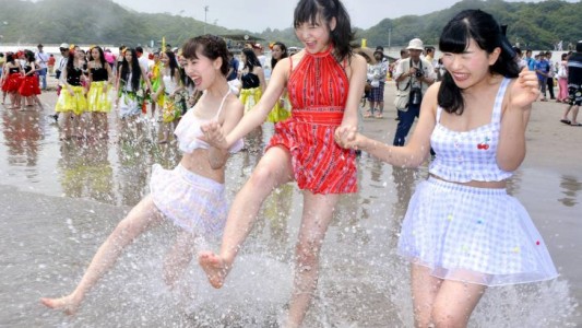 A seis años de la catástrofe núclear, reabrieron una playa de Fukushima