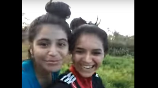 Tragedia en Paraguay: dos hermanas se sacaban selfies en un tractor en movimiento, cayeron y murieron aplastadas