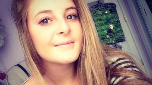 Una joven de 20 años fue detenida, acusada de violación por mantener una relación con un adolescente de 14