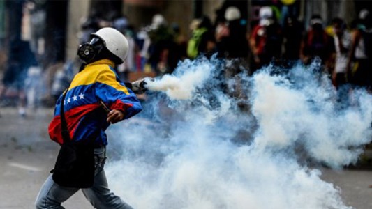 EE.UU. ordenó a familiares del personal de la embajada de Caracas abandonar Venezuela