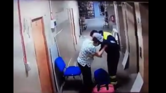 Horror en Chile: un paramédico golpea en el vientre a su mujer embarazada