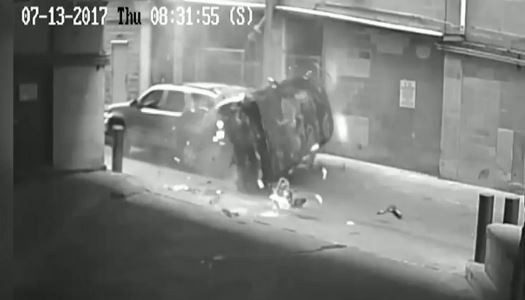 Cayó un auto desde un séptimo piso