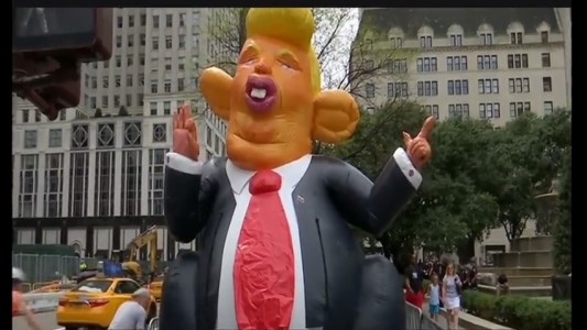 Nueva York recibe con protestas a Trump