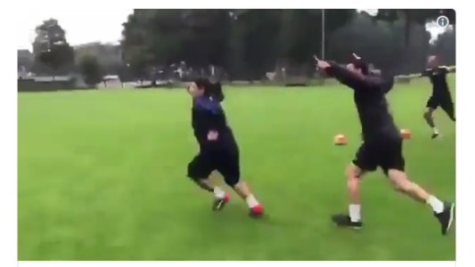 Maradona tiene la magia intacta y lo demuestra con este increíble golazo