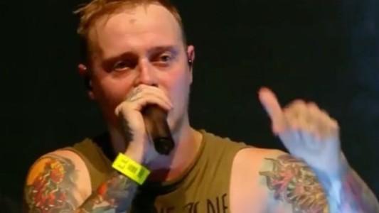 Un cantante frenó un concierto para denunciar una agresión sexual entre el público