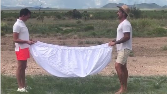 El mejor truco para doblar las sábanas ajustables se hace viral en cuestión de horas