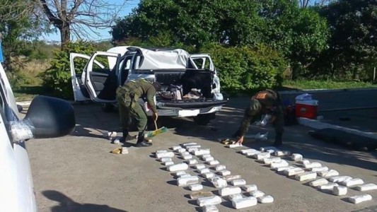 Detienen a una pareja que llevaba más de 40 kilos de marihuana en su camioneta