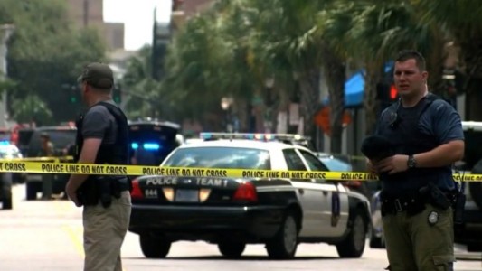 Al menos un muerto en un tiroteo con rehenes en un restaurante en Estados Unidos