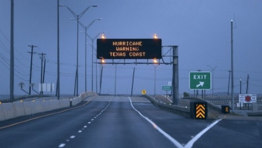 Alerta en Texas por la llegada del huracán "Harvey", lo seguimos en VIVO
